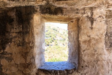 Taştan bir duvar - Yunanistan açılması