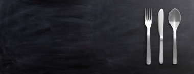 Siyah arka plan üzerine izole çatal bıçak takımı. 3D çizim