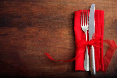 ahşap zemin üzerinde tablo ayarı