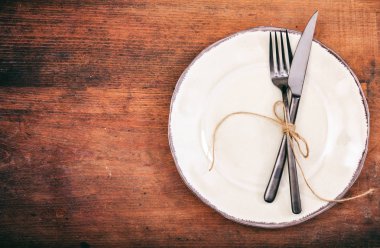 ahşap zemin üzerinde tablo ayarı