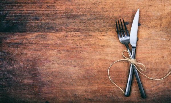 ahşap zemin üzerinde tablo ayarı