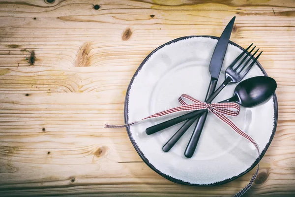 ahşap zemin üzerinde tablo ayarı