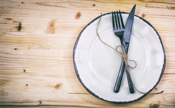 ahşap zemin üzerinde tablo ayarı