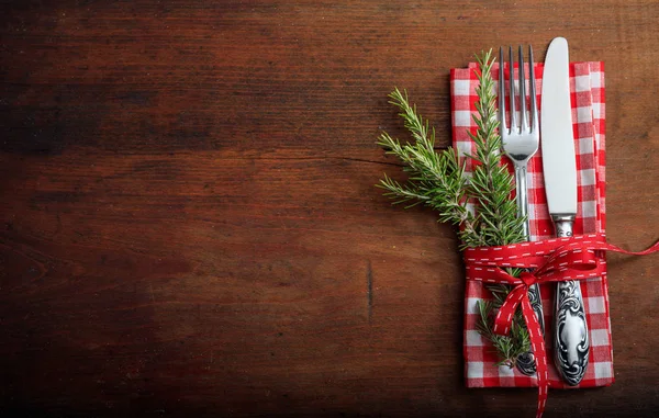 ahşap zemin üzerinde tablo ayarı