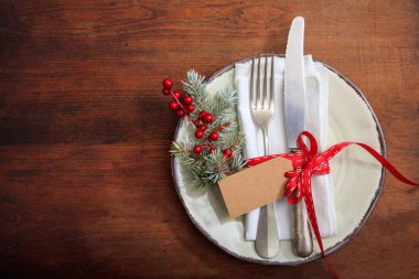 Ahşap arka planda Noel masası