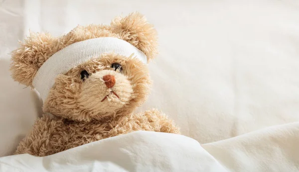 Teddy urs bolnav în spital — Fotografie, imagine de stoc