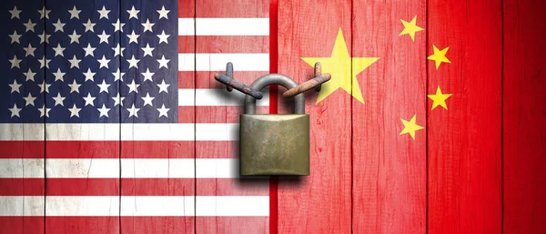 Drapeaux USA et Chine sur porte en bois avec cadenas. Illustration 3d — Photo