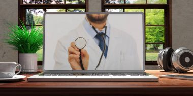 Ahşap masa evde Teletıp doktor ekranlı dizüstü bilgisayar. Güzel bulanık doğa arka plan. 3D çizim