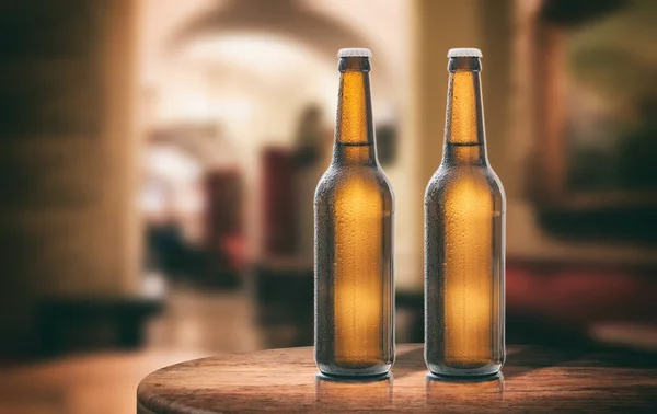 Bottiglie di birra su un tavolo di legno, sfondo bar astratto. Illustrazione 3d — Foto Stock