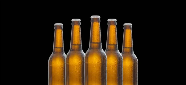 Cinco botellas de cerveza de vidrio aisladas sobre fondo negro —  Fotos de Stock