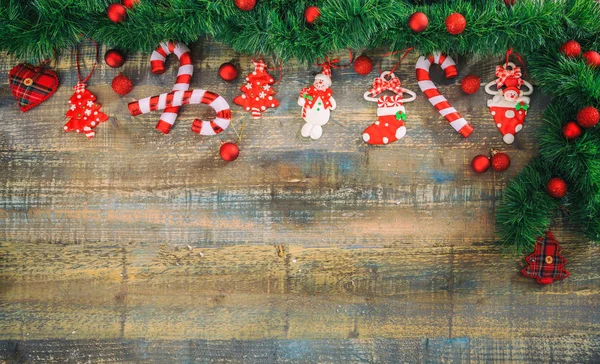 Decoración de Navidad en un tablero de madera, espacio para copiar —  Fotos de Stock