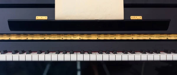 Teclado para piano, vista frontal —  Fotos de Stock