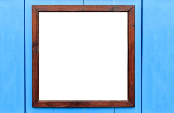 Moldura de madeira vazia na parede. Branco dentro e luz azul fundo, espaço para texto . — Fotografia de Stock