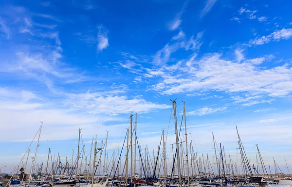 Yaughts at Larnaca, Cyprus harbor. Blue sky background. — Stock Photo, Image