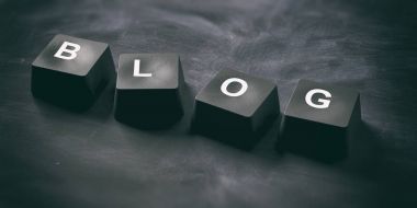 Word Blog klavye tuşlarıyla siyah arka plan, banner, yukarıdan görüntüleyin. 3D çizim