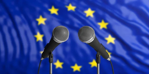 Hintergrund der EU-Flagge mit zwei Mikrofonen davor. Nahsicht. 3D-Illustration — Stockfoto