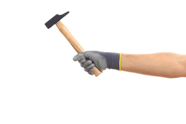 Gehandschoende hand met een hamer geïsoleerd op witte achtergrond — Stockfoto