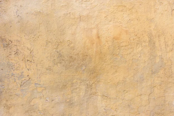 Weathered amarelo pintado parede fundo — Fotografia de Stock