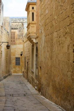 Malta, Mdina. Eski ortaçağ şehir dar sokakları, evleri kumtaşı cepheler