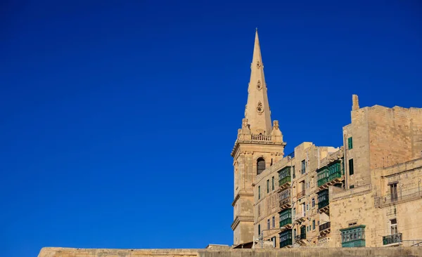 バレッタ, マルタ, 青い空を背景にタワーのセント ・ ポール大聖堂 — ストック写真