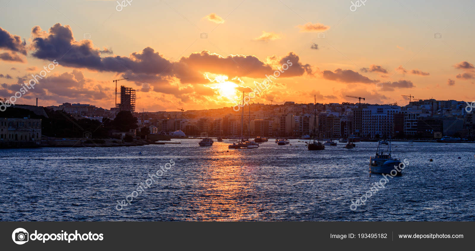 Malte La Valette Quartier Moderne Sliema Au Coucher Du