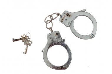 Metal kelepçe izole üzerinde beyaz arka plan, üstten görünüm