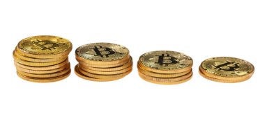 Cryptocurrency fiyat düşüş. Beyaz arka plan üzerinde izole Bitcoins