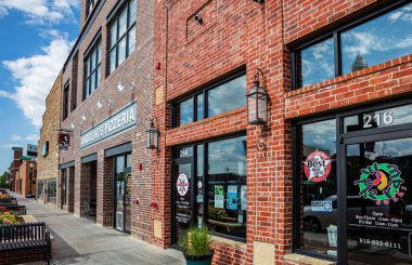 Geleneksel tuğla duvarları olan bir mahalle. Tulsa, Oklahoma, Biz.
