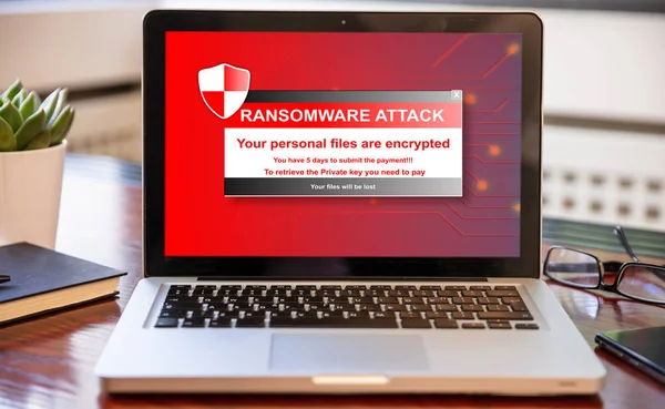 Konsep serangan ransomware. Teks perkakas pada layar laptop — Stok Foto