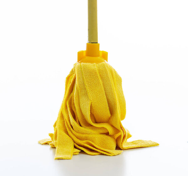 Очистка пола швабры изолированы на белом фоне
.