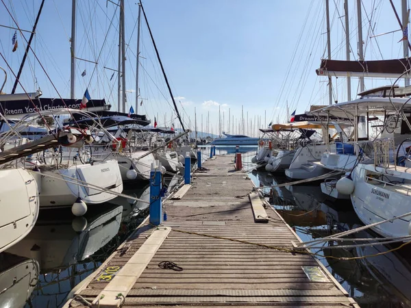 Atene Grecia Febbraio 2020 Piattaforma Legno Separata Yacht Attraccati Con — Foto Stock