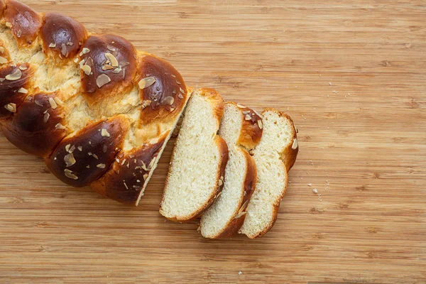 Zoet Brood Pasen Tsoureki Cozonac Gesneden Houten Tafel Achtergrond Bovenaanzicht — Stockfoto