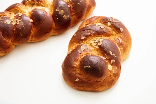 Süßes Brot Oster Tsoureki Cozonac Isoliert Auf Weißem Hintergrund Nahaufnahme — Stockfoto