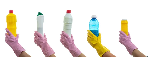 清洁时 手持清洁剂瓶 与白色背景隔离 化学清洗产品拼贴的清洁橡胶手套 — 图库照片
