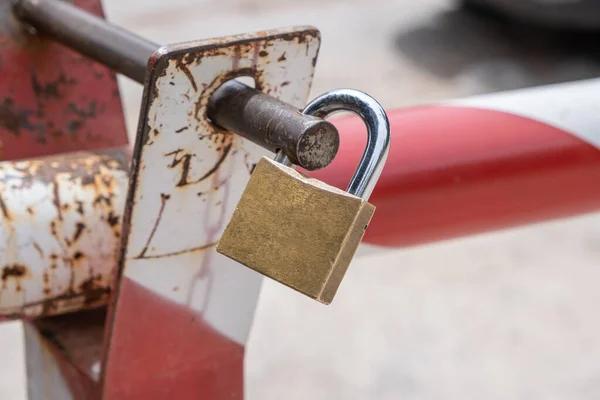 Cadenas Gros Plan Serrure Métallique Sur Une Porte Entrée Sûreté — Photo