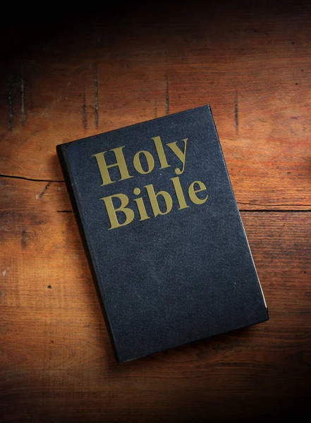 Holy Bible Wooden Table Background Christians Black Leather Religious Book — Stock Photo, Image