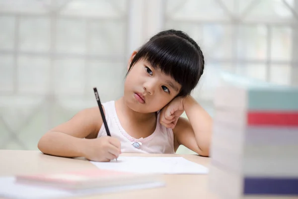 Carino disegno della bambina con la sua immaginazione — Foto Stock