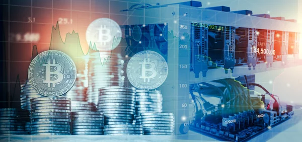 Computer für Bitcoin Mining und Bitcoin Coin auf einem Börsendiagramm. — Stockfoto