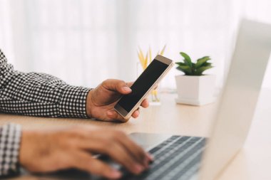İşadamı holding ve kullanım cep telefonu ofisi ta eller