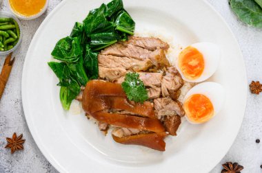 Domuz Bacağı Pirinci. Tayland usulü domuz budu. Ri ile Domuz Bacağı Güveci