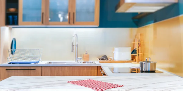 Weißer Marmor Textur Tischplatte Auf Verschwommenem Küchenhintergrund — Stockfoto