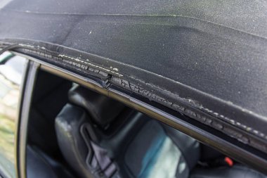 Üstü açılabilir branda çatısı, eski malzeme..