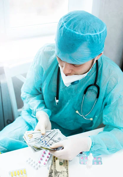 Doctor Uniform Counts Money Dollars Concept Corruption Healthcare Bribe Doctor — Stock Photo, Image