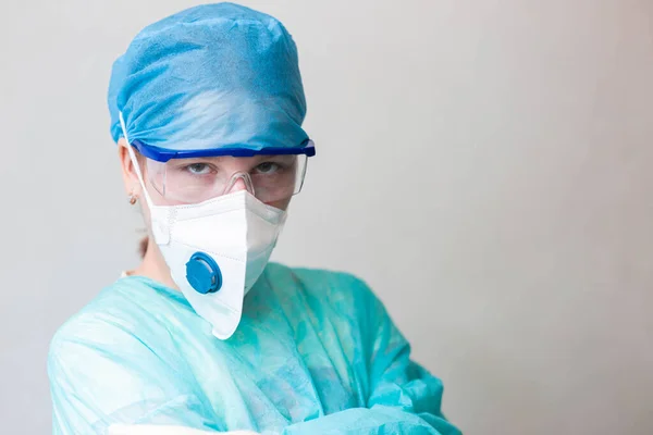 Doctora Interna Uniforme Médico Gafas Máscara — Foto de Stock