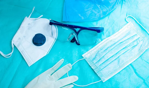 Luvas Máscara Óculos Uniforme Médico Proteção Contra Vírus Pandémicos — Fotografia de Stock