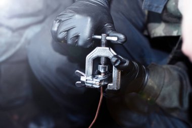 Bakır ve alüminyum boruların alev alması, arabanın fren yolları ve freon gaz klimalarının buzdolabı için..
