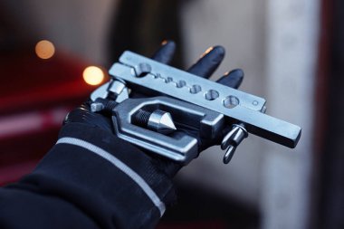 Bakır ve alüminyum boruların alev alması, arabanın fren yolları ve freon gaz klimalarının buzdolabı için..