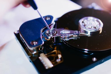 bilgisayar sabit diski onarımı, disk sürücüsü belleği.