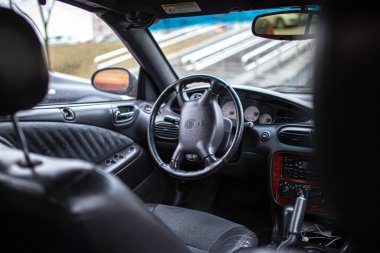  İç mekan siyah deri araba manzaralı.