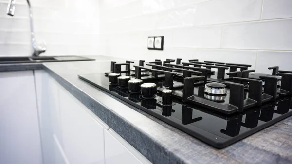 Nueva Estufa Negra Elegante Interior Cocina Blanca Negra — Foto de Stock